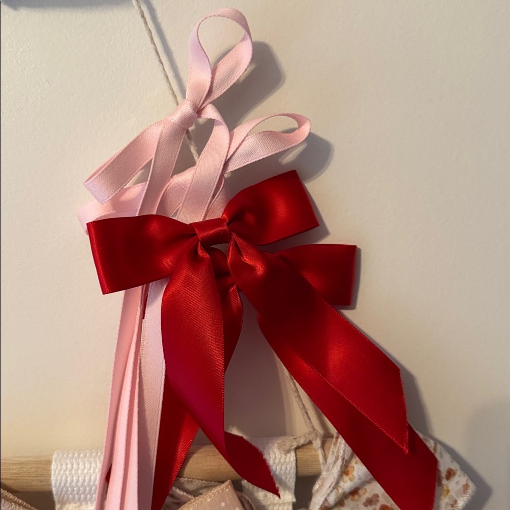 Girls Hair Bows/Holder - Picture 3 of 3